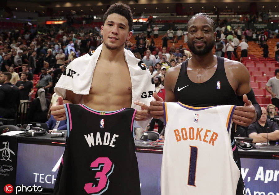 科尔：不清楚巴特勒的具体伤情，训练师告诉我他下半场不会上（科尔：尚不清楚巴特勒伤情细节，队医已告知其缺席下半场）