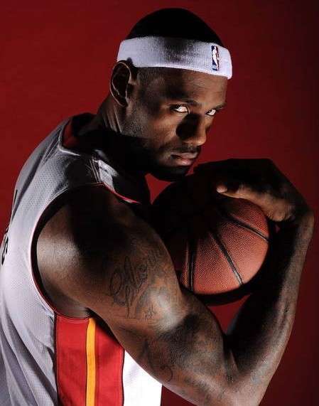 利雅得胜利2-1逆转费哈，C罗双响+补时第14分钟点射绝杀（C罗梅开二度补时第14分钟点球绝杀，利雅得胜利2-1逆转费哈）