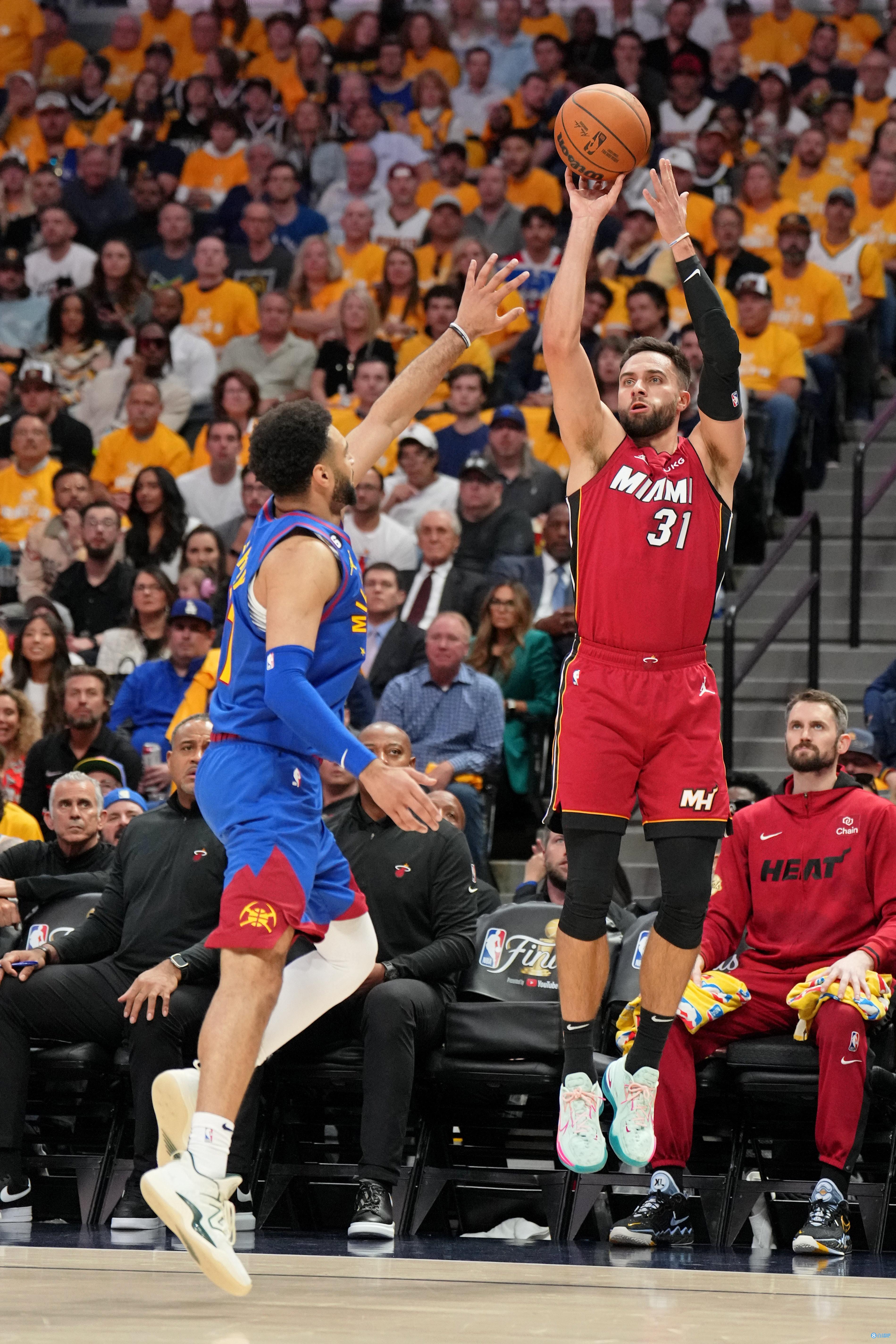 罗马诺：国米正和热那亚谈卡尔博尼未来，球员可能冬窗回国米（罗马诺：国米与热那亚商谈卡尔博尼去留，球员或于冬窗回归国米）