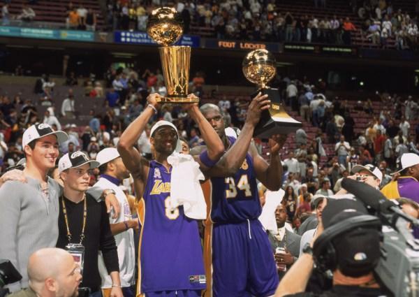 曼联状态起伏引外界担忧（曼联状态波动引发外界忧虑）