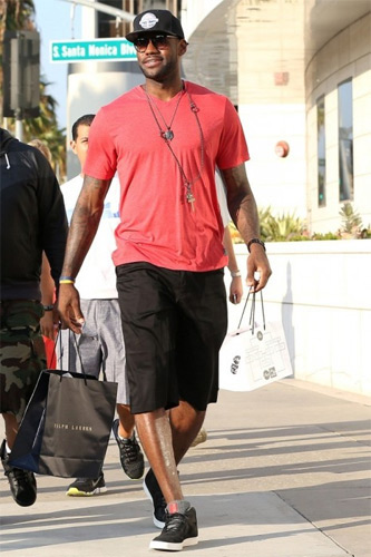 马卡：对点球判罚不满，阿隆索中场休息时找裁判要求解释（马卡：阿隆索对点球判罚不满，半场时向裁判索要解释）